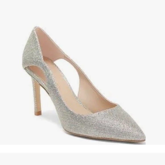 Stuart Weitzman Mariposa Metallic
Mesh Pump in Platino size 9 - Picture 3 of 11